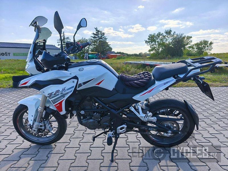 Benelli TRK 251 (2025) - fotka 3 z 11