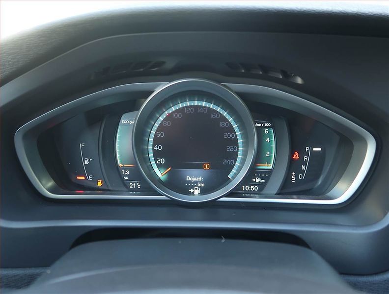 Volvo V40 (2015) 2.0 T5, 4X4, Automat - fotka 11 z 19