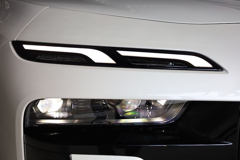 BMW Řada 7 40d xDrive,Masáž,Nezávislé,360 - fotka 9 z 35
