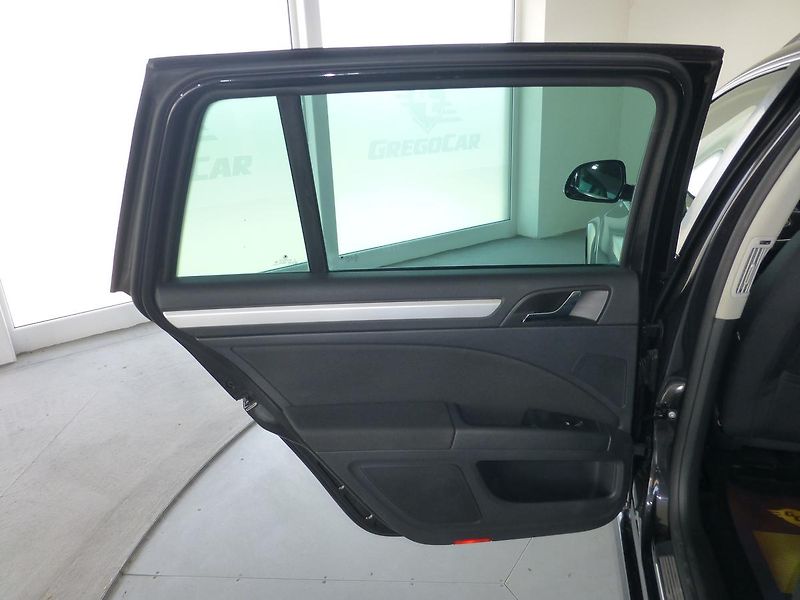 Škoda Superb (2013) 2,0TDI*VYHŘ.S*PARK.S**NAVIGACE - fotka 16 z 28