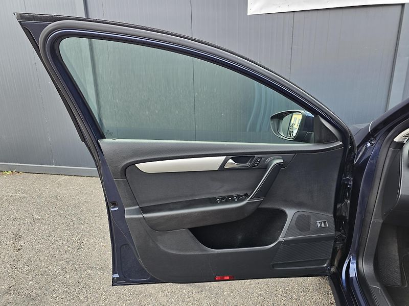Volkswagen Passat 1.4 TSI 90kW,NAVI,VÝHŘEVY - fotka 16 z 50