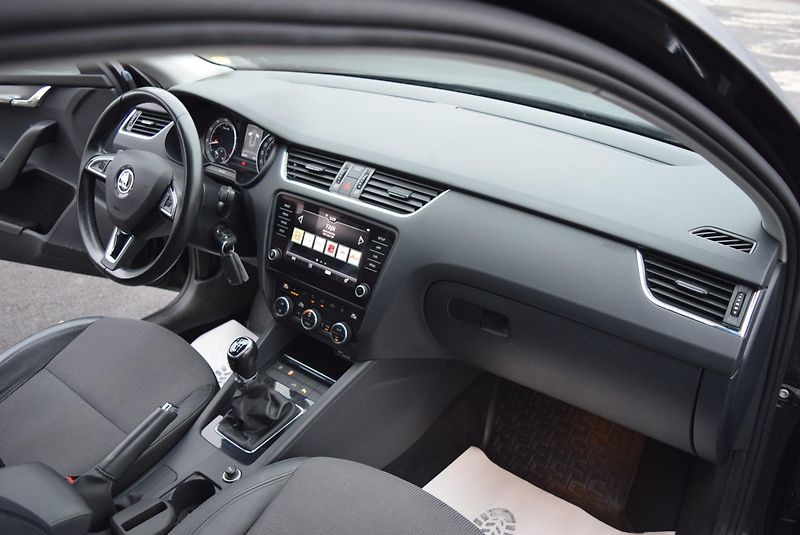 Škoda Octavia (2018) 1.5TSI 110kwSTYLE FULL LED TAŽ - fotka 35 z 50