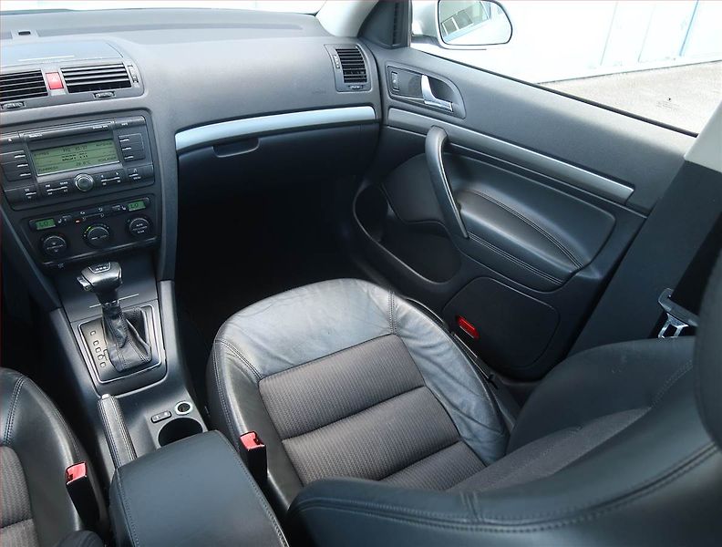 Škoda Octavia (2006) Elegance 2.0 TDI, Automat - fotka 8 z 18