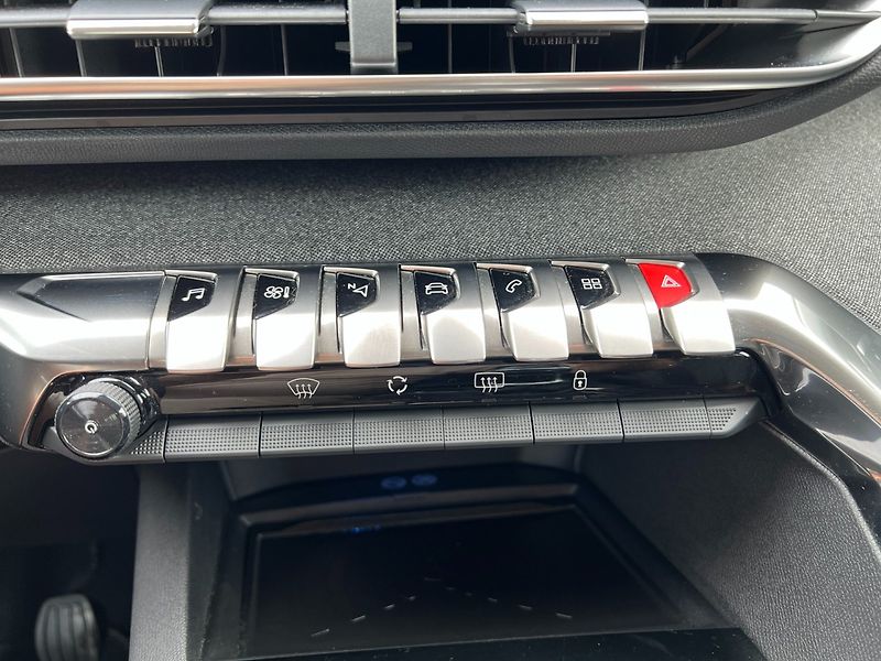 Peugeot 3008 (2019) 1.2PT 96kW! Allure! Tažné! LED - fotka 16 z 38
