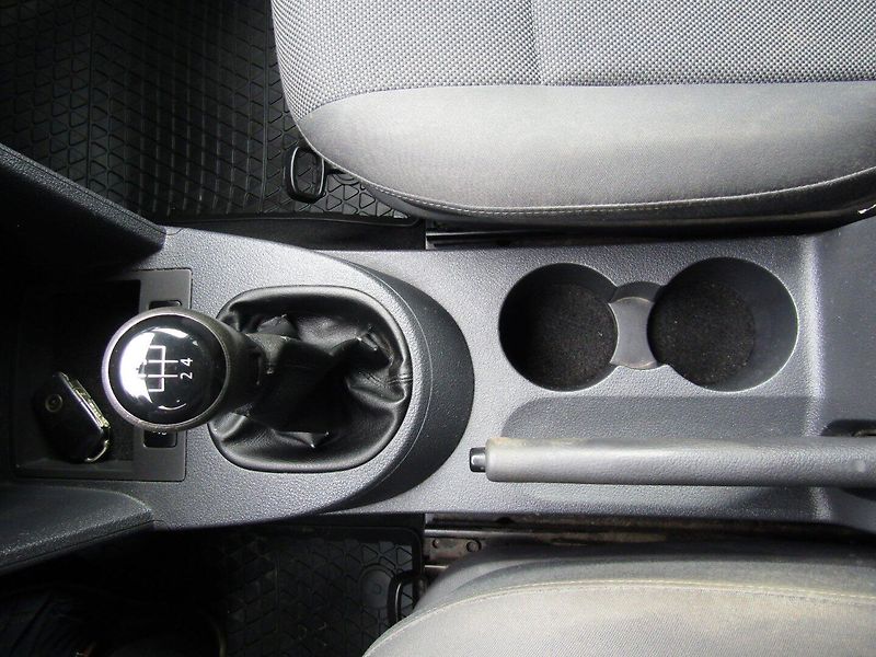 Volkswagen Caddy (2013) 1.6 TDI 75kW  7 MÍST - fotka 33 z 37