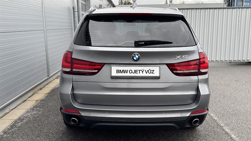 BMW X5 xDrive30d - fotka 7 z 21