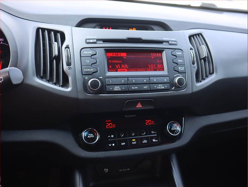 Kia Sportage (2012) 2.0 CRDi, 4X4, Tempomat - fotka 12 z 17