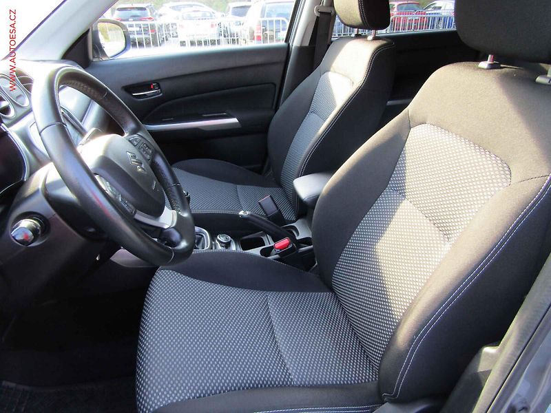Suzuki Vitara (2021) 1.4 BoosterJet 4x4, 1.maj,ČR - fotka 9 z 21