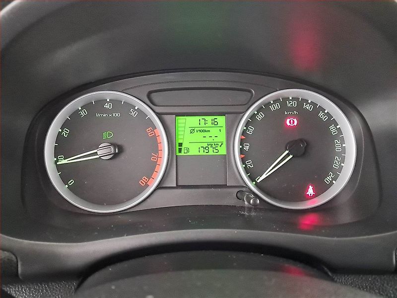 Škoda Fabia (2009) 1.4 16V, nová STK - fotka 11 z 17