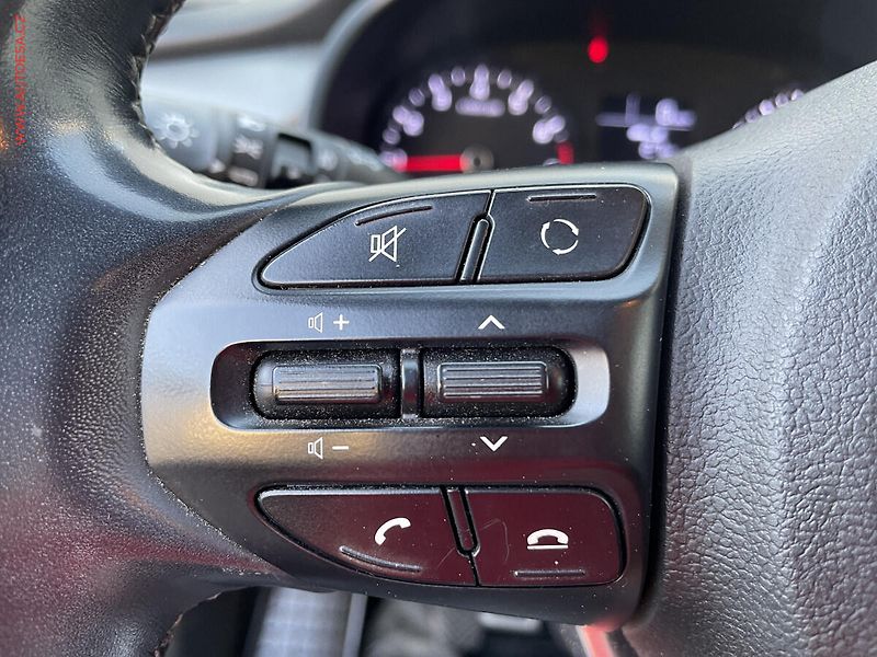 Kia Rio (2017) 1.2i, ČR, AC, tempo - fotka 14 z 19