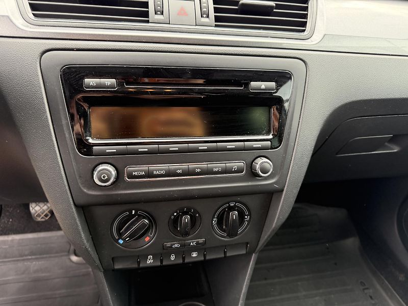Škoda Rapid 1.2 TSi, 63kw, ČR - fotka 9 z 12