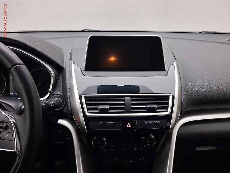 Mitsubishi Eclipse Cross (2019) 1.5T-MiVEC, TZ, kamera - fotka 12 z 15