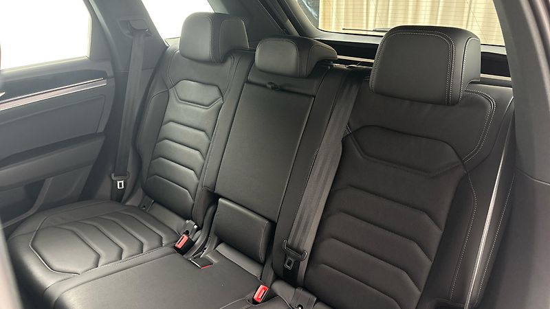 Volkswagen Touareg 3.0 TDI Tiptronic R-Line - fotka 16 z 33