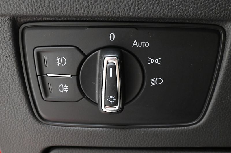 Volkswagen Passat 2,0 TDI 110 KW DSG BUSINESS Zá - fotka 27 z 31