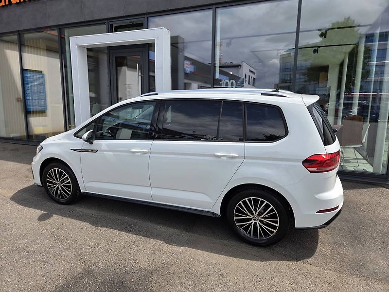 Volkswagen Touran (2026) 1.5 TSI DSG7 R-Line 7 míst - fotka 2 z 50