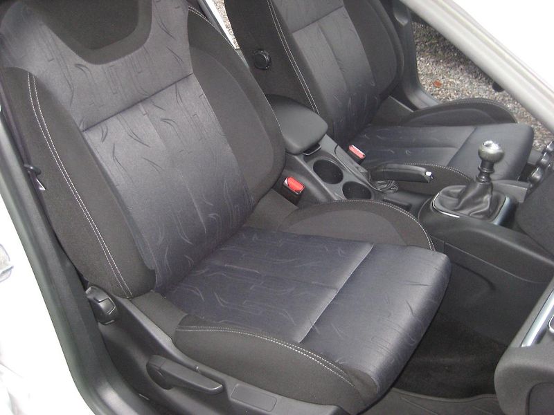 Citroën C4 1.6 HDi 84 kW 1maj. ČR DPH !!! - fotka 19 z 23