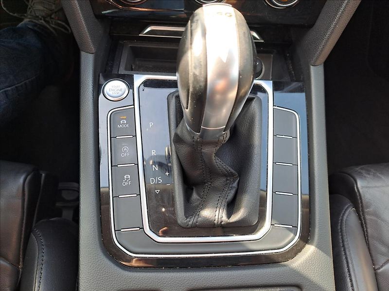 Volkswagen Passat 2,0 TSI 162 kW - fotka 15 z 17