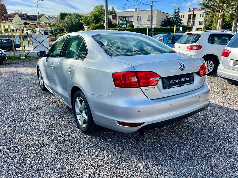 Volkswagen Jetta (2011) 1.2TSi 77kW *ALU*PDC*Klima* - fotka 7 z 19