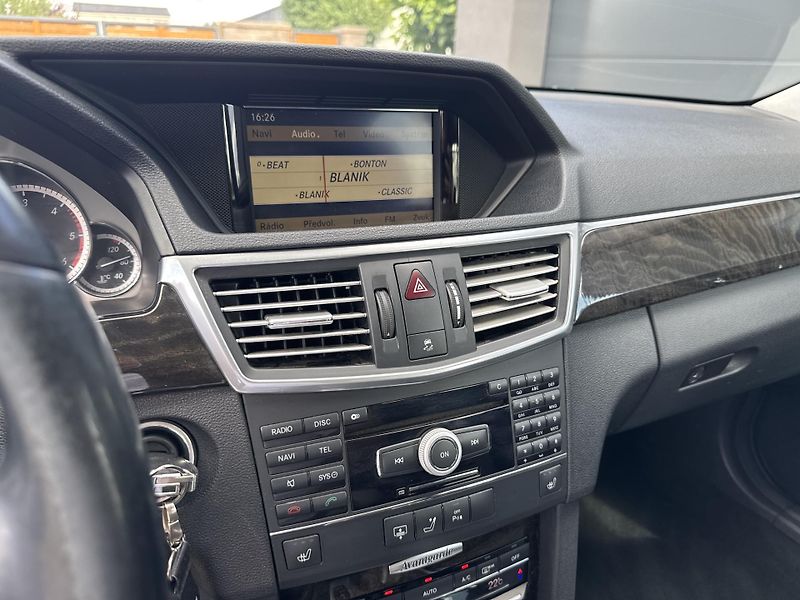 Mercedes-Benz Třídy E (2009) E 250 CDI, Avangarde, Kamera - fotka 20 z 25