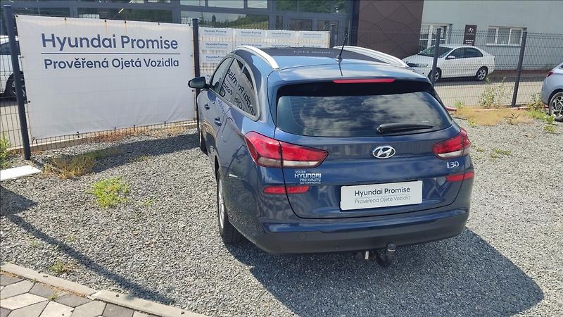 Hyundai i30 1,0 T-GDI TRIKOLOR COMFORT - fotka 13 z 17