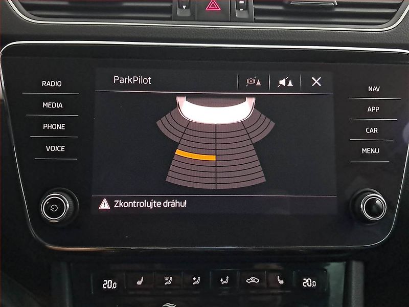 Škoda Superb (2018) 2.0 TDI, Navi, Bi-Xenony - fotka 19 z 19