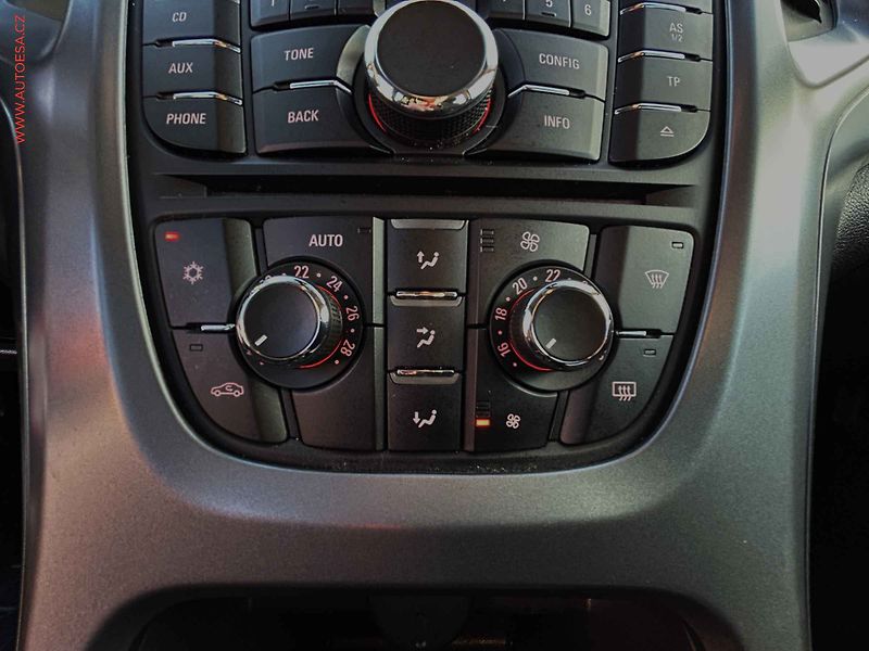 Opel Astra (2012) 1.4 16V, Klima - fotka 14 z 15