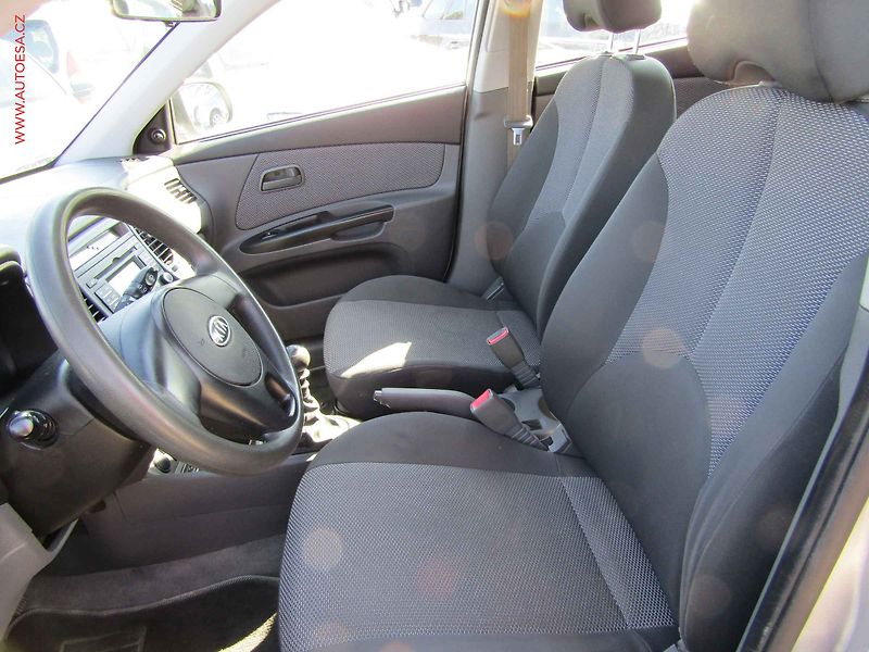 Kia Rio (2012) 1.4i, ČR, AC - fotka 9 z 17