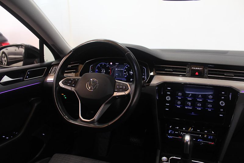 Volkswagen Passat (2021) 2.0TDI DSG Display LED - fotka 26 z 36