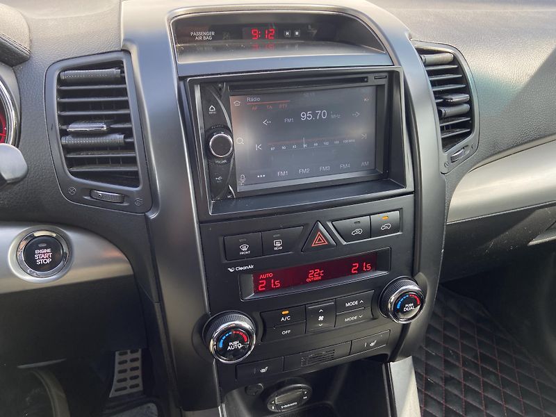 Kia Sorento 2.2 CRDI 145kW AWD AT Premium - fotka 17 z 23