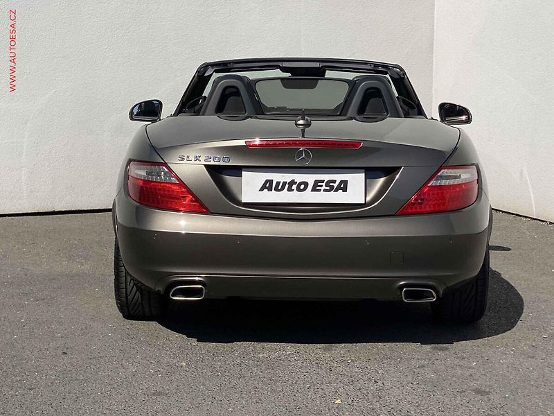 Mercedes-Benz SLK (2012) 1.8 SLK200, AT, kůže, navi - fotka 5 z 15