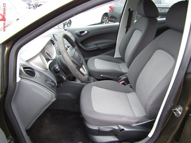 Seat Ibiza (2010) 1.6 TDi, ČR, Style - fotka 9 z 15