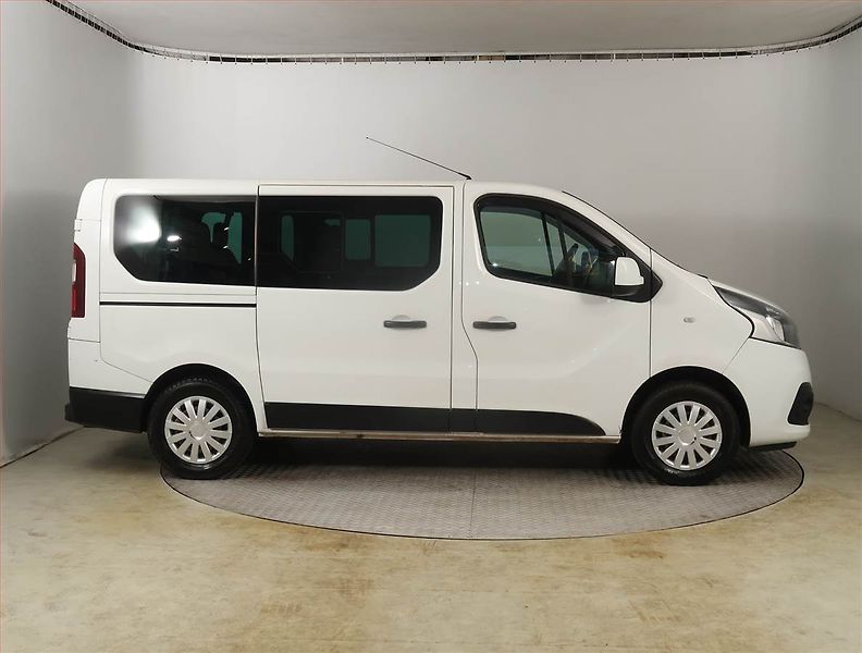 Renault Trafic (2018) 1.6 dCi, Bus, 9Míst, ČR, DPH - fotka 6 z 17