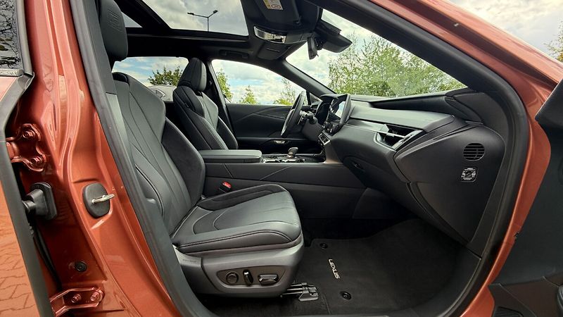 Lexus RX 500h 2,4 HEV F SPORT PLUS PANORAMIC - fotka 10 z 25
