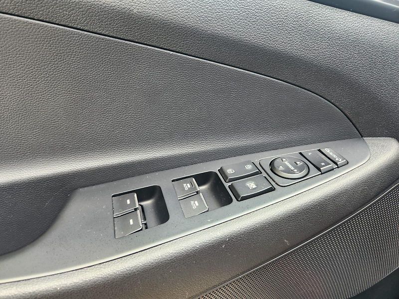 Hyundai Tucson 1.6-1.maj.-V ZÁRUCE-4x4-TOP ST - fotka 23 z 26