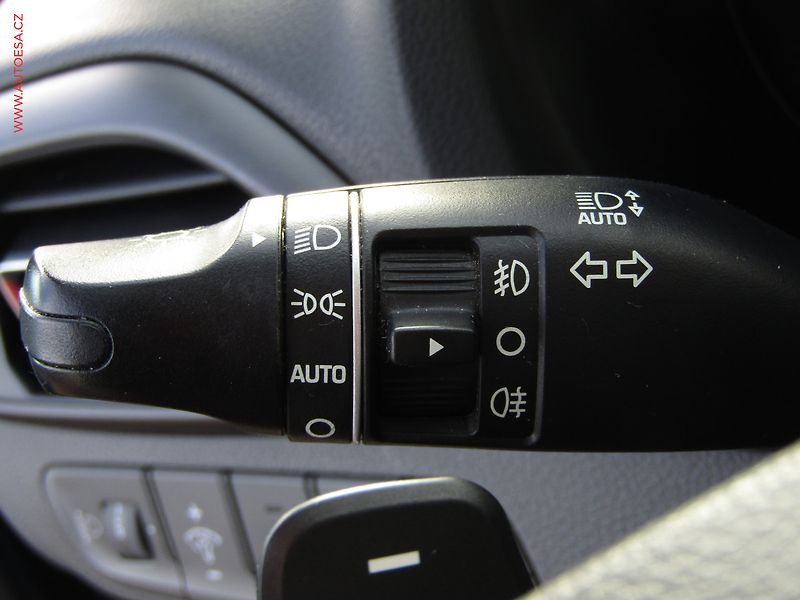Hyundai i30 (2021) 1.6 CRDi, ČR, AT, park.kamera - fotka 12 z 19