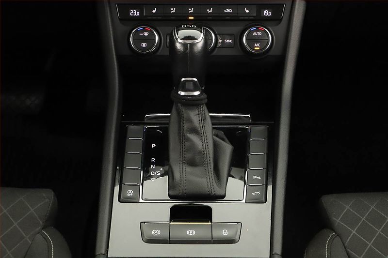 Škoda Superb (2015) Style 2.0 TDI, Automat - fotka 10 z 17
