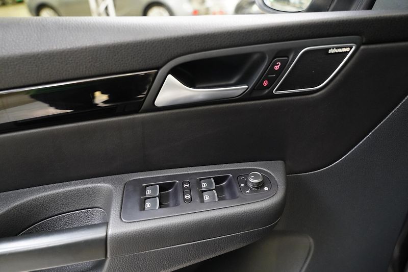 Volkswagen Sharan - fotka 12 z 26