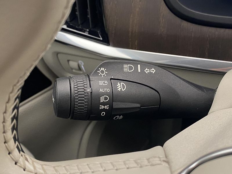 Volvo V90 CC B4 AWD MOMENTUM AUT - fotka 22 z 52