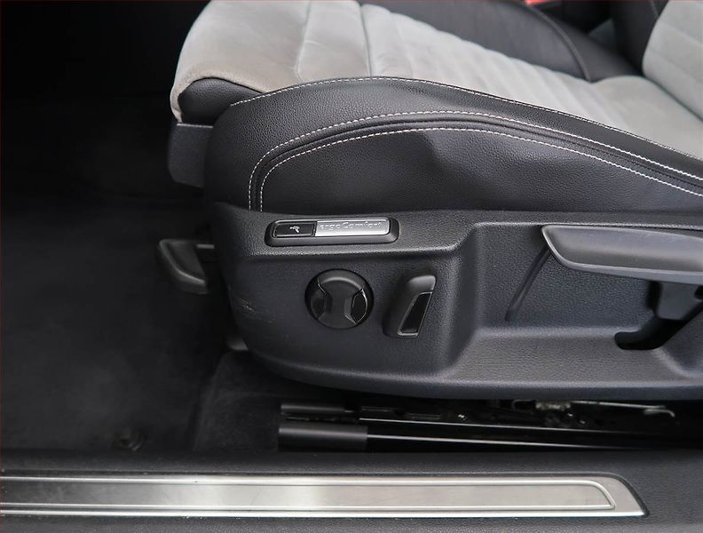 Volkswagen Passat (2015) 2.0 TDI, Automat, Kůže, Navi - fotka 24 z 28