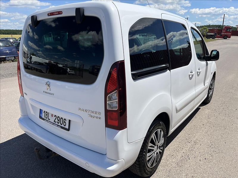 Peugeot Partner 1,6 HDi 5MÍST KLIM ROZVODY DPH - fotka 6 z 39