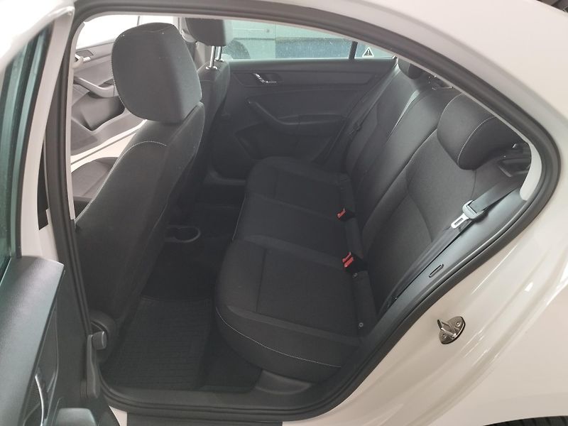 Škoda Rapid (2014) 1,6TDI,66KW,ALU,TAŽNÝ,TOP - fotka 15 z 27