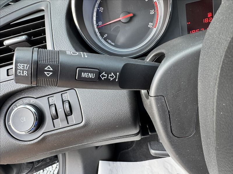 Opel Insignia 1,6 i 85kW tažné KLIMA ALU - fotka 32 z 50