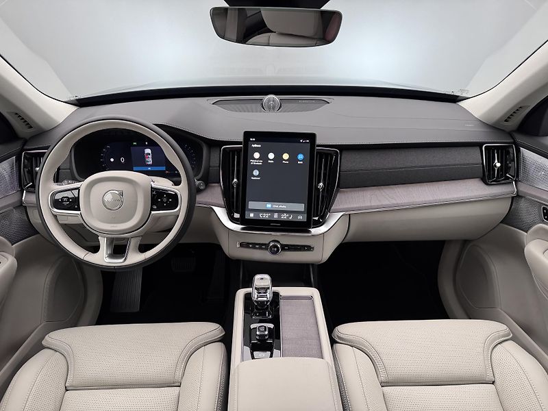 Volvo XC90 (2026) B5 AWD AUT DARK PLUS 7míst - fotka 2 z 26