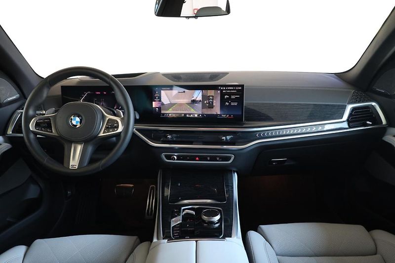 BMW X5 xDrive30d - fotka 8 z 35