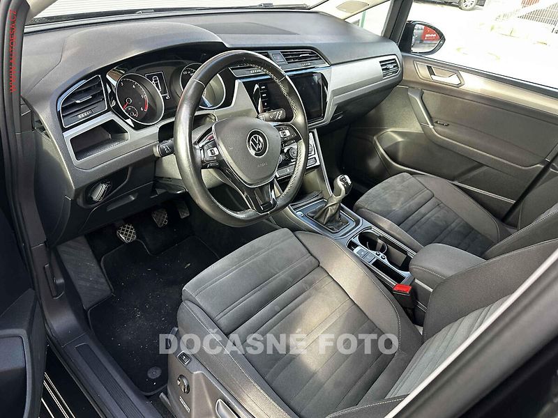 Volkswagen Touran (2022) 2.0tdi - fotka 3 z 3