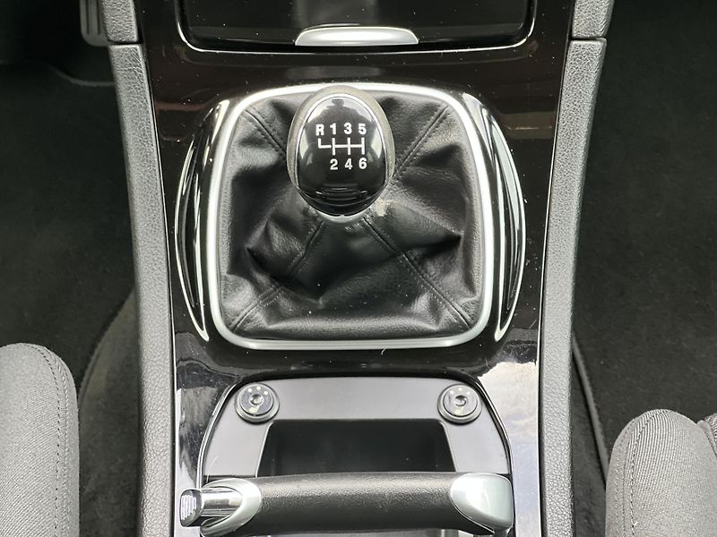 Ford S-MAX 2.0TDCi 7MÍST TAŽNÉ KLIMA ALU - fotka 22 z 46