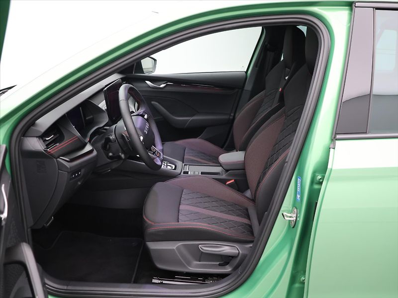 Škoda Octavia 2,0 TSI DSG RS DPH 1.maj CZ - fotka 12 z 34