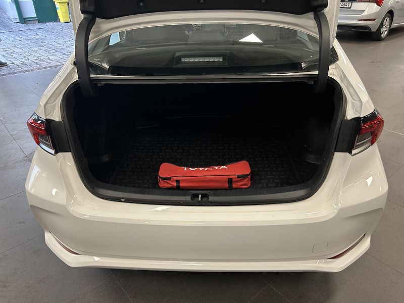 Toyota Corolla (2023) 1.8 Hybrid AT LED Kamera - fotka 20 z 26