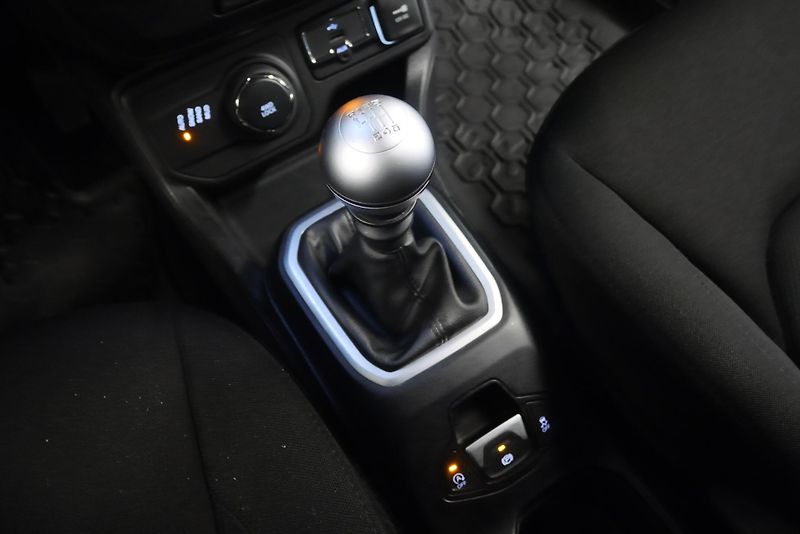 Jeep Renegade - fotka 25 z 27