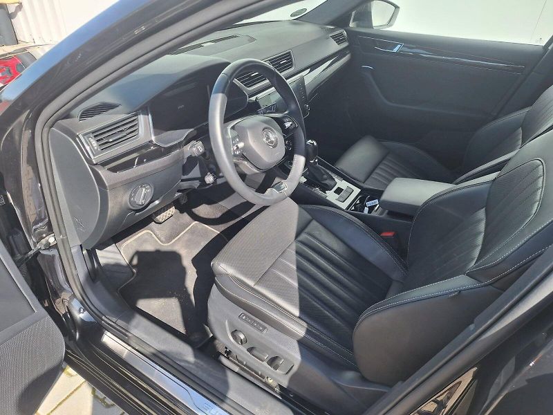 Škoda Superb (2023) COMBI / 2.0TDI / 140 kW / 7DSG - fotka 16 z 31